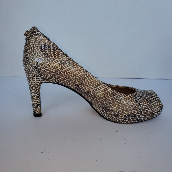 Stuart Weitzman Patent Pump Snake Print Neutral Size 6 - Picture 16 of 16
